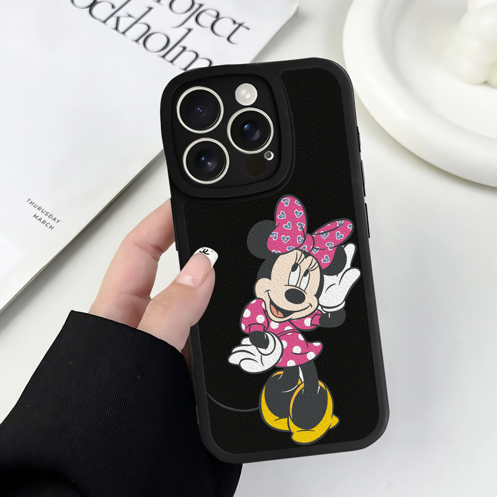 （画像用） ミッキーマウス Mickey Mouse 【iPhone 16シリーズ対応】シリコンスマホケース（レザー調） 材質：シリコン